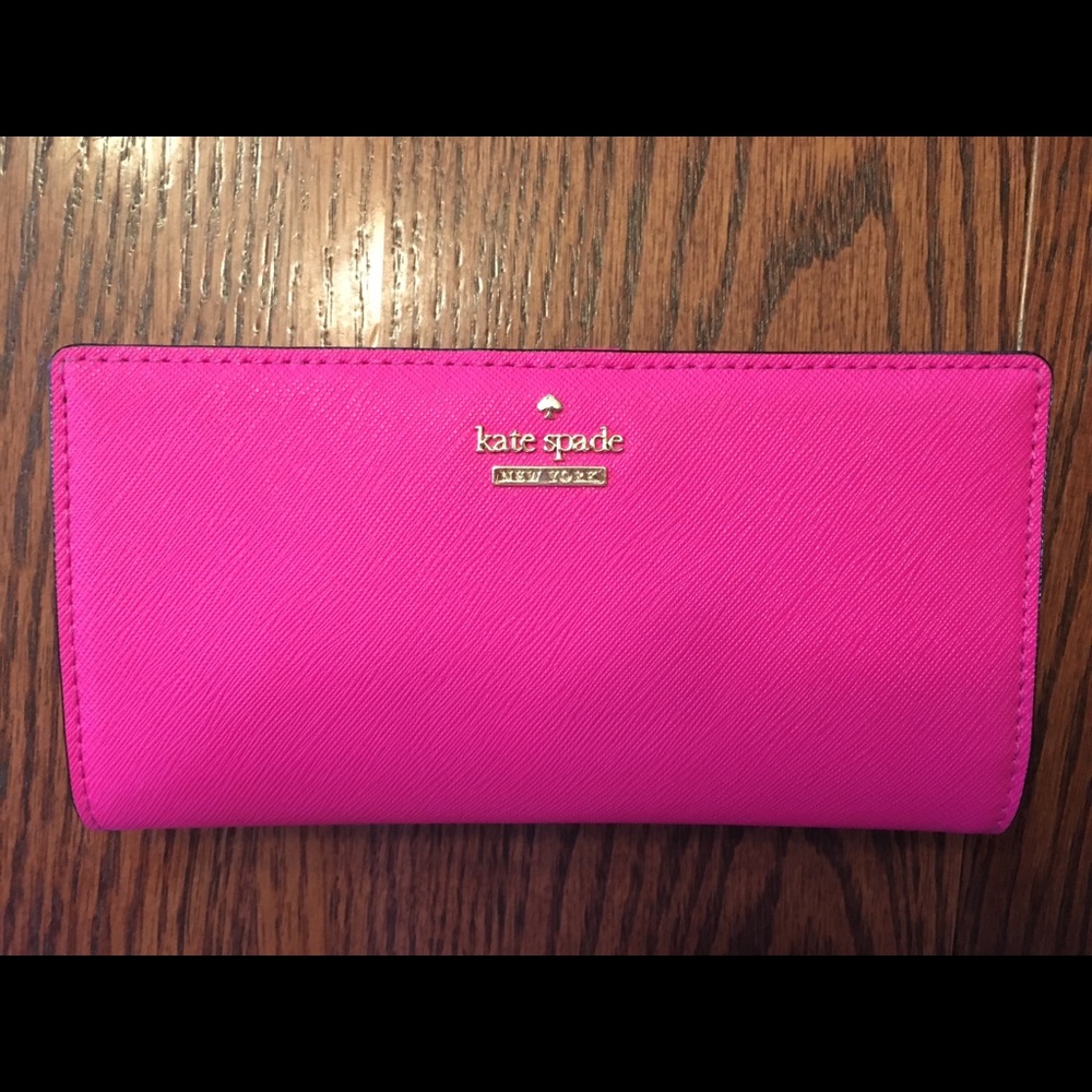 Excellent condition Kate Spade wallet.
